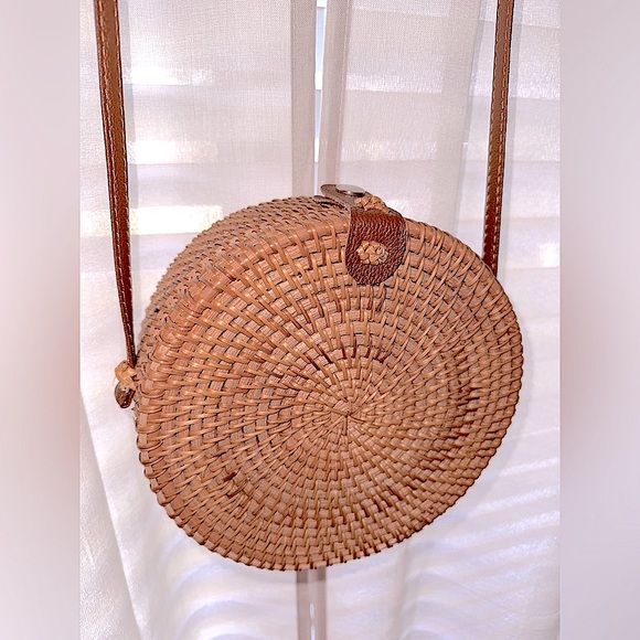 ROUND WOVEN RATTAN BASKET PURSE 🤎🤎 - Picture 1 of 4